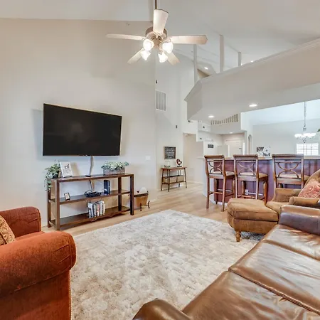 Walk To Branson Strip Inviting Condo!